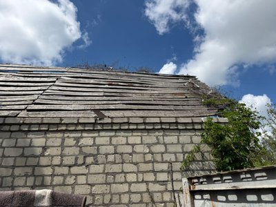 Будинок, який зазнав пошкоджень внаслідок влучання російського БпЛА у Золочеві, 16 травня 2026 року Будинок, який зазнав пошкоджень внаслідок влучання російського БпЛА у Золочеві, 16 травня 2026 року