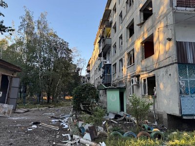 Армія РФ вдарила по Родинському: поранені четверо людей Армія РФ вдарила по Родинському: поранені четверо людей