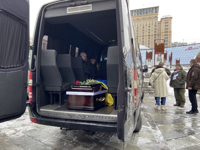 У Києві попрощались із загиблим на фронті військовим та колишнім політв'язнем Сергієм Павліченком У Києві попрощались із загиблим на фронті військовим та колишнім політв'язнем Сергієм Павліченком