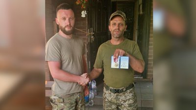 Військовий із селища Грейгове на Миколаївщині отримав "Золотий хрест" від головнокомандувача Військовий із селища Грейгове на Миколаївщині отримав "Золотий хрест" від головнокомандувача
