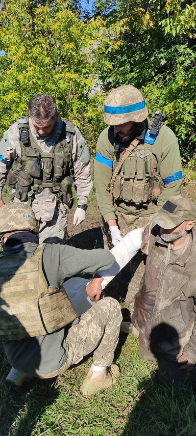 Бійці Сил тероборони Івано-Франківщини захопили у полон росгвардійців Бійці Сил тероборони Івано-Франківщини захопили у полон росгвардійців