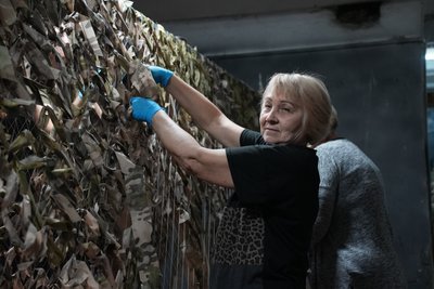 "Якщо не ми, то хто?". У Сумах бракує волонтерів для плетіння сіток "Якщо не ми, то хто?". У Сумах бракує волонтерів для плетіння сіток