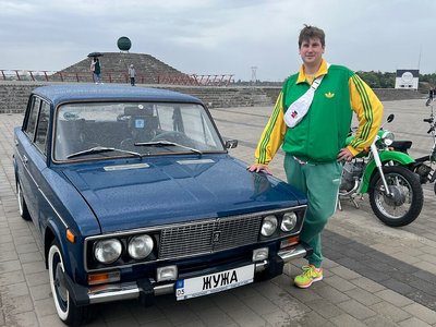 "За кожною машиною стоїть ціла історія". У Дніпрі відбулася виставка ретроавто