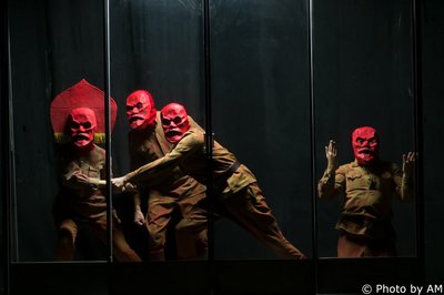 Сцена з вистави "Зерносховище" за п'єсою Наталки Ворожбит Сцена з вистави "Зерносховище" за п'єсою Наталки Ворожбит