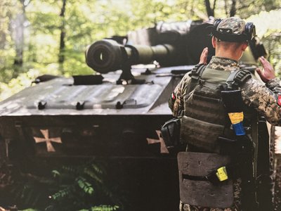 "Зробити світлину, що зупинить війну". У Сумах відкрилась виставка фотографій військових "Зробити світлину, що зупинить війну". У Сумах відкрилась виставка фотографій військових