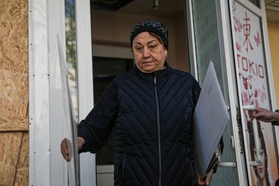 Три удари по середмістю Сум: пошкоджено близько 100 вікон і 30 балконних рам