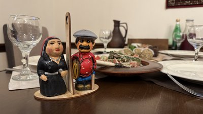 Стіл у грузинському ресторані в Миколаєві Стіл у грузинському ресторані в Миколаєві
