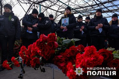 Загинули під час стрілянини у Лимані та удару по Краматорську: на Донеччині поховали трьох правоохоронців Загинули під час стрілянини у Лимані та удару по Краматорську: на Донеччині поховали трьох правоохоронців