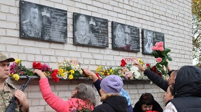 На Вінниччині на честь двох загиблих військових відкрили пам'ятні дошки На Вінниччині на честь двох загиблих військових відкрили пам'ятні дошки