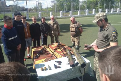 На Полтавщині проводять заходи із загально-військової підготовки для випускників шкіл На Полтавщині проводять заходи із загально-військової підготовки для випускників шкіл