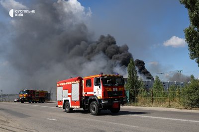 Другу добу поспіль РФ атакує Київщину: загинула людина, наслідки обстрілів фіксують у п'яти районах Другу добу поспіль РФ атакує Київщину: загинула людина, наслідки обстрілів фіксують у п'яти районах