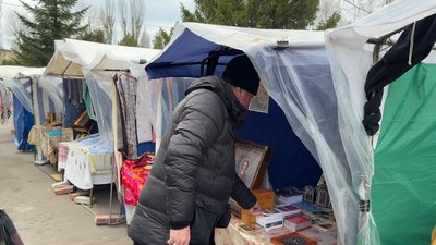 У церкві УПЦ у Кременчуці активістки виявили продаж книг, виданих в РФ У церкві УПЦ у Кременчуці активістки виявили продаж книг, виданих в РФ
