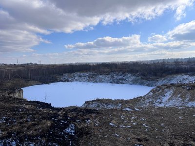 Під землею залишилися пустоти: біля Стебника на Львівщині утворилося чергове провалля Під землею залишилися пустоти: біля Стебника на Львівщині утворилося чергове провалля