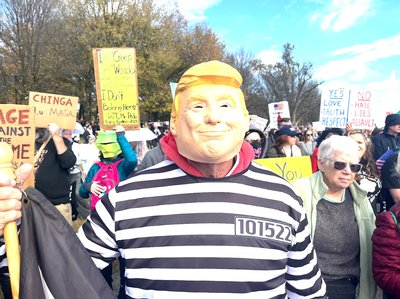 У Вашингтоні протестувальники вимагали імпічменту Трампа У Вашингтоні протестувальники вимагали імпічменту Трампа