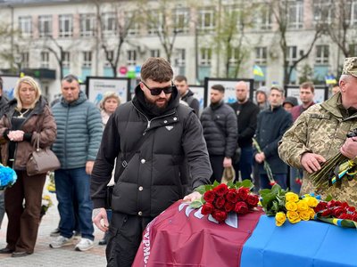 З 30-річним військовим Владиславом Харламовим попрощалися у Рівному З 30-річним військовим Владиславом Харламовим попрощалися у Рівному