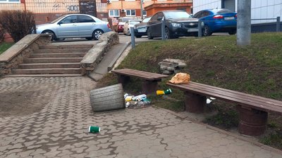 У Кропивницькому троє неповнолітніх пошкодили урни для сміття: що відомо У Кропивницькому троє неповнолітніх пошкодили урни для сміття: що відомо