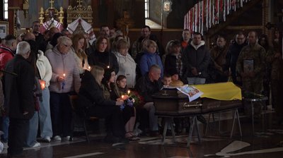 У Черкасах в останню путь провели двох військових, яких рік вважали безвісти зниклими
