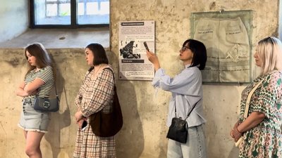"Все ще тут": перформанс Марії Прошковської відбувся в музеї на Рівненщині "Все ще тут": перформанс Марії Прошковської відбувся в музеї на Рівненщині