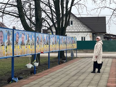 "Хочу, щоб вони всі були вшановані". Місцеві жителі одного з районів Дніпра створили Алею пам’яті "Хочу, щоб вони всі були вшановані". Місцеві жителі одного з районів Дніпра створили Алею пам’яті