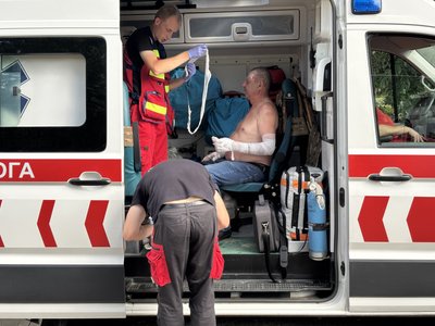 У Сумах вдень 31 серпня дрон влучив у балкон дев'ятиповерхівки, четверо людей травмовано