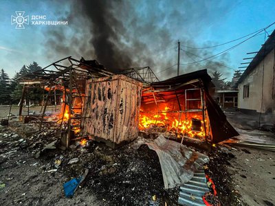 У Великому Бурлуку на Харківщині після влучання дрона згорів ринок У Великому Бурлуку на Харківщині після влучання дрона згорів ринок