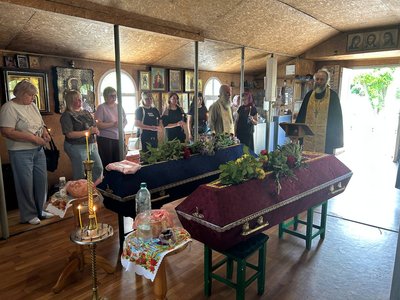 У Нікополі попрощалися з загиблими внаслідок атаки РФ Олександрою та Олегом Кислими У Нікополі попрощалися з загиблими внаслідок атаки РФ Олександрою та Олегом Кислими