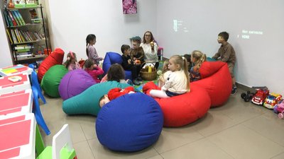 У дитячому просторі проводять читання, рухливі ігри, танці, майстер класи і перекуси, листопад 2025 року, Хмельницький У дитячому просторі проводять читання, рухливі ігри, танці, майстер класи і перекуси, листопад 2025 року, Хмельницький