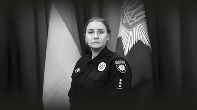 У Прилуках на Чернігівщині попрощалися з родиною, у будинок якої поцілив російський "шахед" У Прилуках на Чернігівщині попрощалися з родиною, у будинок якої поцілив російський "шахед"