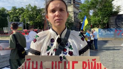 Дніпряни зібралися на хвилину мовчання у пам’ять про Ірину "Чеку" Цибух Дніпряни зібралися на хвилину мовчання у пам’ять про Ірину "Чеку" Цибух