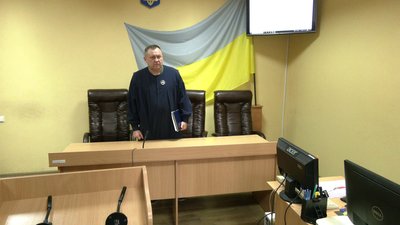 Вийшов на волю із зали суду: обвинуваченому в зґвалтуваннях винесли вирок у Рівному Вийшов на волю із зали суду: обвинуваченому в зґвалтуваннях винесли вирок у Рівному