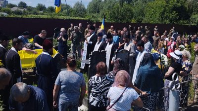 На Чернігівщині поховали захисників Олександра Рубана та Владислава Мастрюкова На Чернігівщині поховали захисників Олександра Рубана та Владислава Мастрюкова