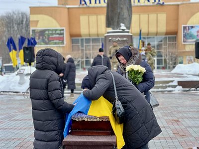 "Для нього не було нічого неможливого": з 36-річним солдатом Василем Прищепою попрощалися у Рівному "Для нього не було нічого неможливого": з 36-річним солдатом Василем Прищепою попрощалися у Рівному