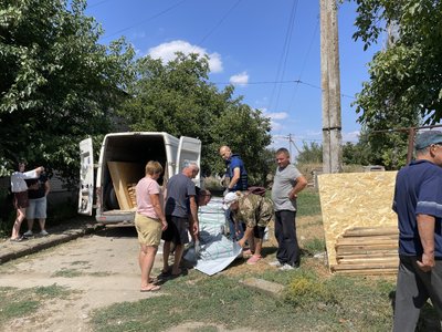 «Люди досі плачуть, згадуючи окупацію»: як ГО «Десяте квітня» допомагає жителям Херсонщини «Люди досі плачуть, згадуючи окупацію»: як ГО «Десяте квітня» допомагає жителям Херсонщини