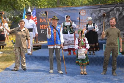 Бійчиня Світлана Сембрат запалює ватру, ватра нескорених, лемки Бійчиня Світлана Сембрат запалює ватру, ватра нескорених, лемки