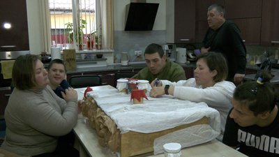 Із цукерок і побажань: у Вінниці підлітки з інвалідністю створили ялинку адвент-календар Із цукерок і побажань: у Вінниці підлітки з інвалідністю створили ялинку адвент-календар