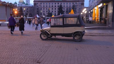 128-річне ретро-авто возить людей по центру Дніпра: як Pullman 1897 року перетворили на таксі