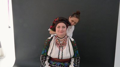 У Хмельницькому показали історію хусткування та розповіли, що цей елемент одягу міг розповісти про жінку У Хмельницькому показали історію хусткування та розповіли, що цей елемент одягу міг розповісти про жінку