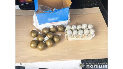 На Чернігівщині затримали чоловіка, якого підозрюють у торгівлі зброєю та гранатами На Чернігівщині затримали чоловіка, якого підозрюють у торгівлі зброєю та гранатами
