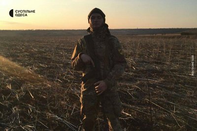 "Плач не дав свободу ще нікому, а ми воюємо саме за неї": військовий медик з Одеси рятує воїнів на полі бою "Плач не дав свободу ще нікому, а ми воюємо саме за неї": військовий медик з Одеси рятує воїнів на полі бою