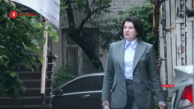 Народна депутатка Олена Лис біля офісу бізнесмена Іллі Павлюка Народна депутатка Олена Лис біля офісу бізнесмена Іллі Павлюка