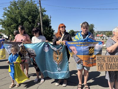 До флешмобу "Дзвони надії" долучилися родини зниклих безвісти з Миколаївщини До флешмобу "Дзвони надії" долучилися родини зниклих безвісти з Миколаївщини