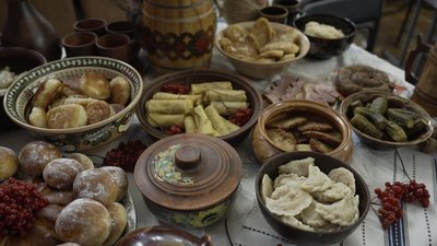 Ворожили на долю та куштували калиту: у вінницькому коледжі влаштували Андріївські вечорниці
