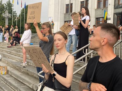 У Тернополі люди знову вийшли, аби підтримати Михайла Федорова У Тернополі люди знову вийшли, аби підтримати Михайла Федорова