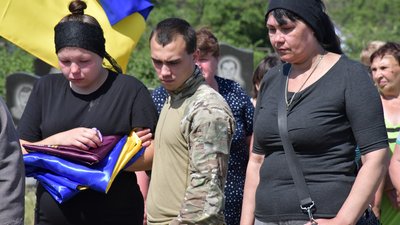 Передчасно зупинилося серце: на Одещині попрощались із померлим десантником Передчасно зупинилося серце: на Одещині попрощались із померлим десантником