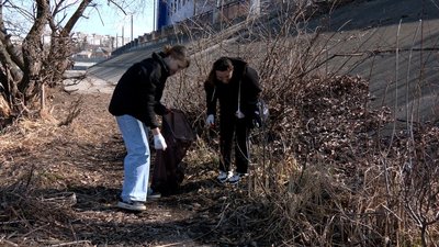 Вінницькі студенти зібрали пів сотні мішків сміття під час прибирання на березі Південного Бугу Вінницькі студенти зібрали пів сотні мішків сміття під час прибирання на березі Південного Бугу