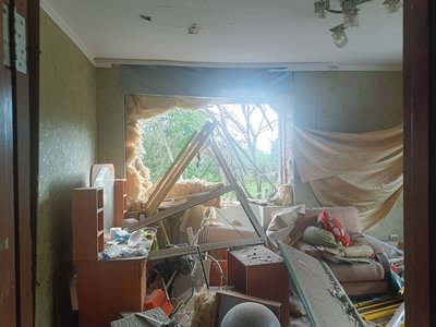 Армія РФ ударила по житловому будинку у Степанівці на Сумщині. Вся родина була вдома і вижила Армія РФ ударила по житловому будинку у Степанівці на Сумщині. Вся родина була вдома і вижила