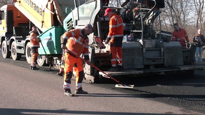 "Зараз погода дозволяє — іде облаштування всієї траси": на Рівненщині розпочали ямковий ремонт доріг "Зараз погода дозволяє — іде облаштування всієї траси": на Рівненщині розпочали ямковий ремонт доріг