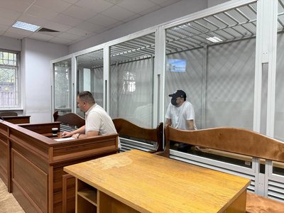 Суд залишив під вартою підозрювану в замаху на Стерненка до 27 вересня Суд залишив під вартою підозрювану в замаху на Стерненка до 27 вересня