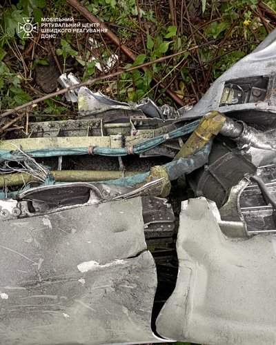 На Київщині виявили уламки ракети біля залізничної колії На Київщині виявили уламки ракети біля залізничної колії