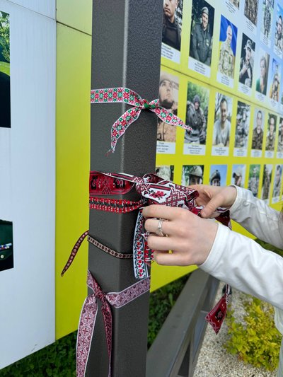 У День вишиванки Житомир долучився до всеукраїнської акції "Вишита стрічка пам'яті" У День вишиванки Житомир долучився до всеукраїнської акції "Вишита стрічка пам'яті"
